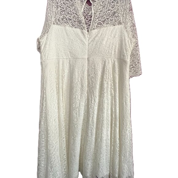 Plus Size Torrid Ivory Lace Tea-Length Wedding Dress Size 24 and Size 18 - Picture 6 of 13